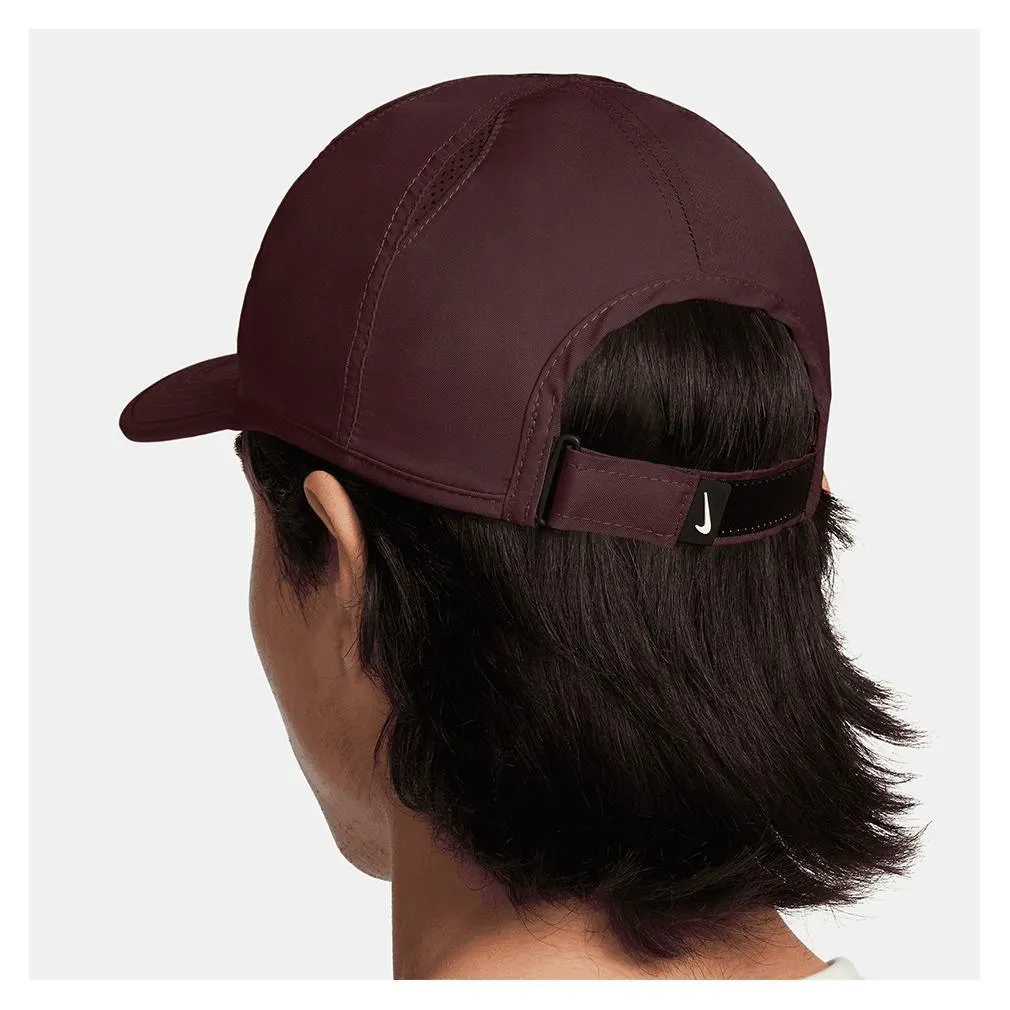 Dri-FIT Club Featherlight Cap Burgundy Crush and White