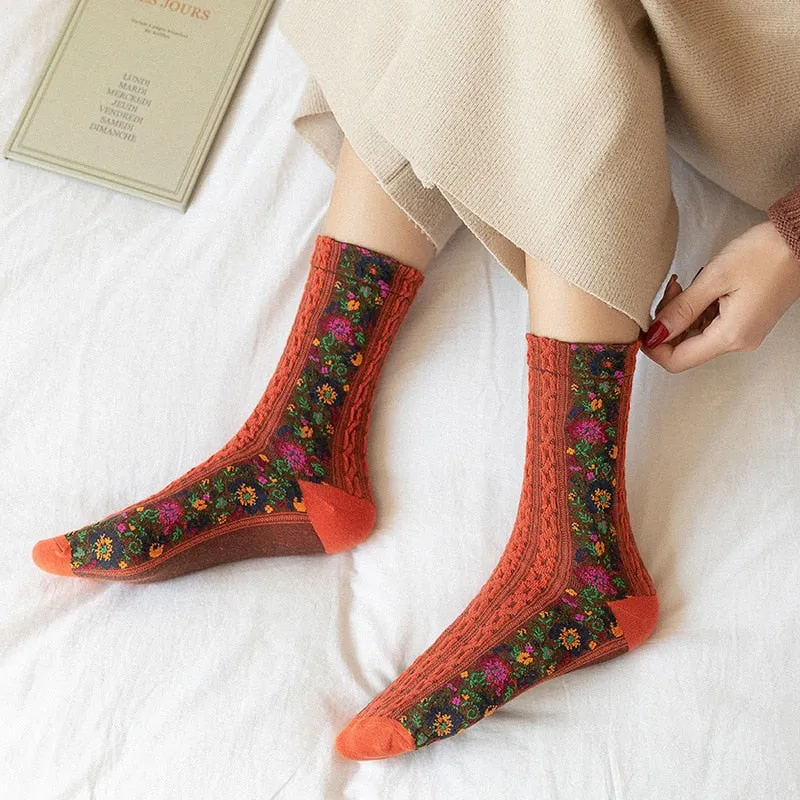 Ivy - Embroidered Floral Socks