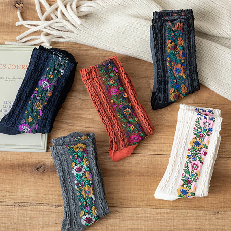 Ivy - Embroidered Floral Socks