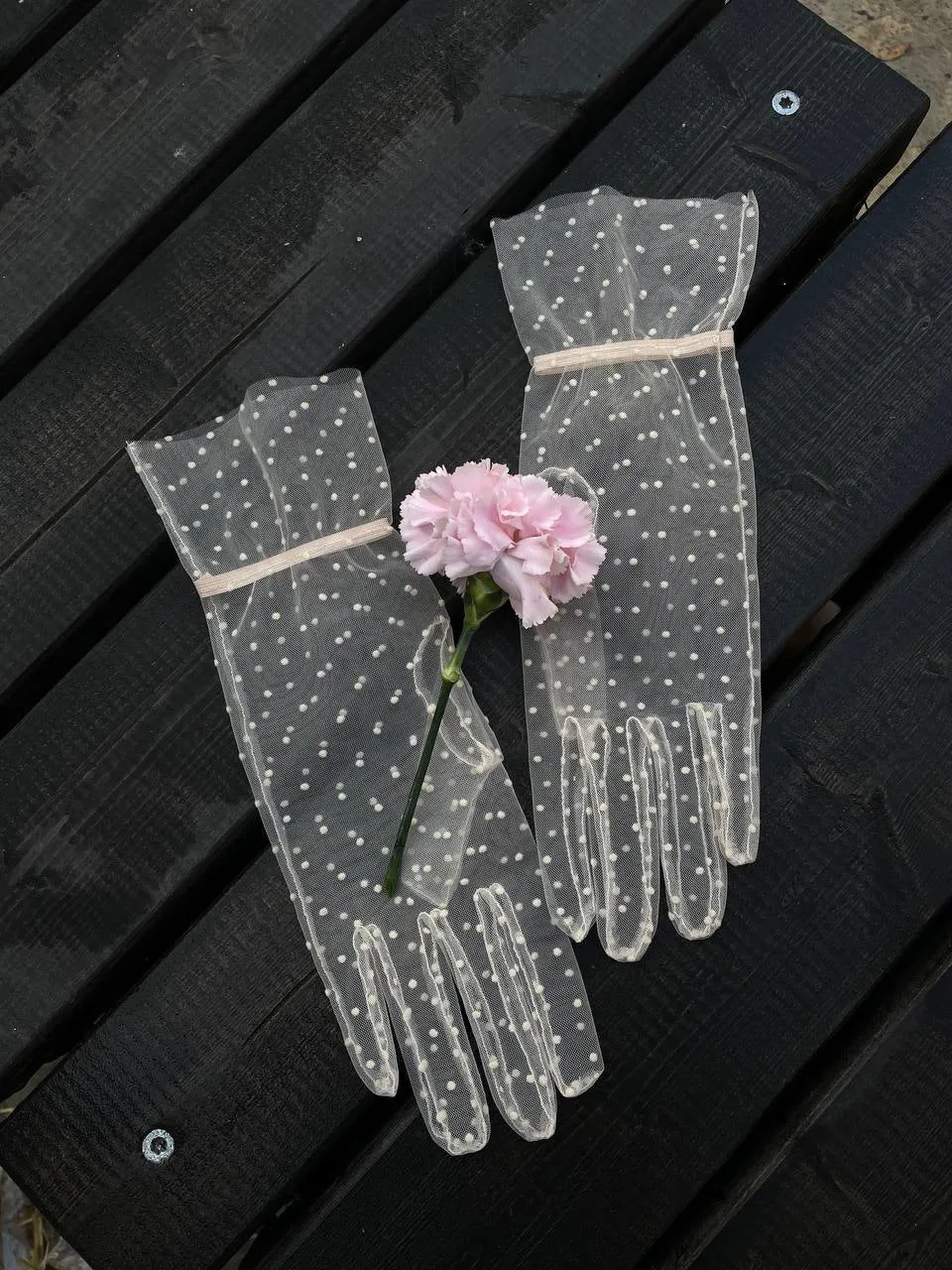 Short Gloves, "Polka Dot” in White